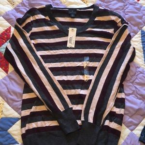 Stripped v neck sweater